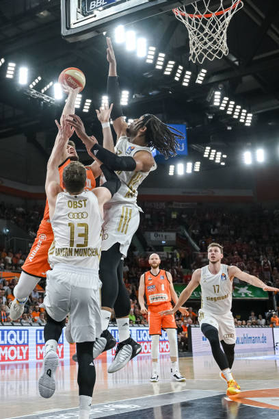 士的外线投 士的外线投